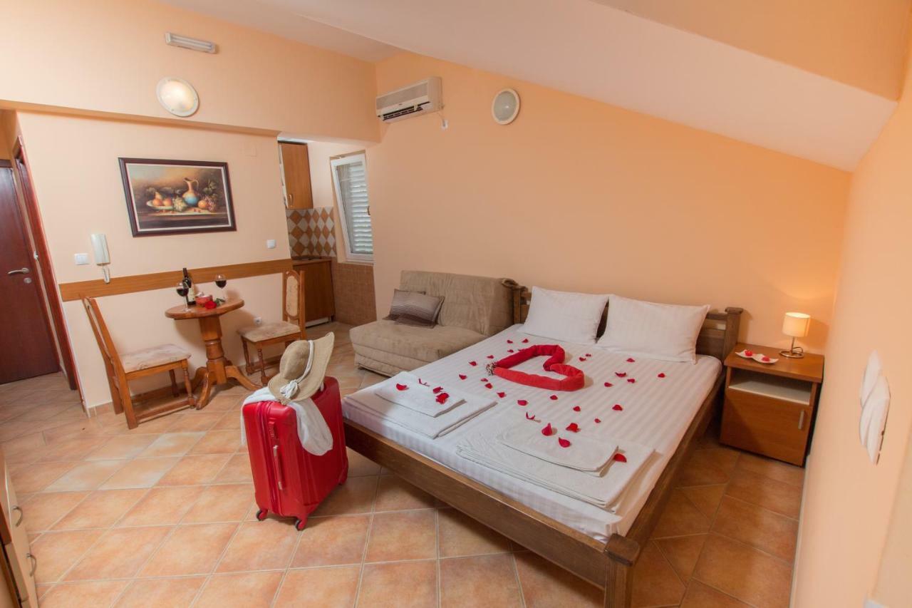 Adzic Apartments บุดวา ภายนอก รูปภาพ